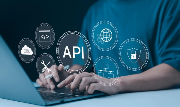 Diseño y desarrollo de APIs RESTful robustas para una conectividad sin fisuras.